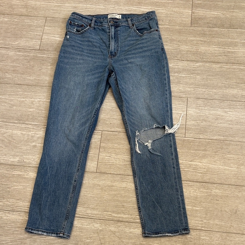 Abercrombie & Fitch the 90s Slim Straight Ultra High Rise size 31 / 12 Short